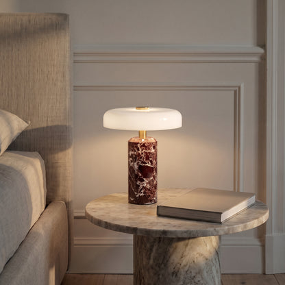 Trådløs bordlampe i marmor og glas